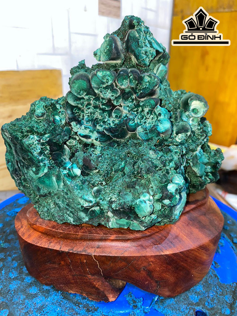 Tác Phẩm Đá Khổng Tước (Malachite) Cao 18 (cm) 2,5kg