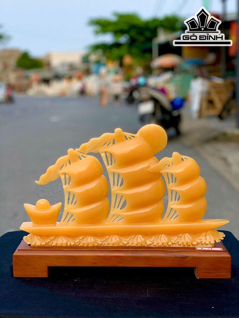 Tác Phẩm Đá Ngọc Hoàng Long Cao 40 Ngang 30 (cm)