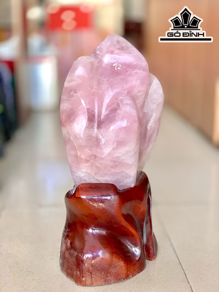 Tác Phẩm Đá Thạch Anh Hồng Cao 45 Ngang 23 (cm) 11,97kg