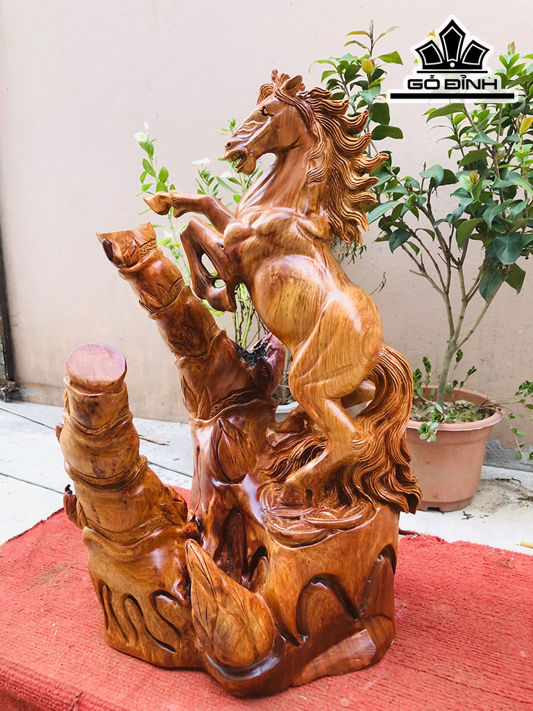 Tượng Ngựa Phong Thủy (Nhất Mã Phi Thiên) Gỗ Hương Cao 50 Ngang 30 Sâu 24 (cm)