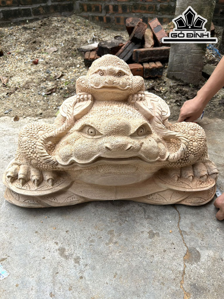 Tượng Cóc Ngậm Tiền Gỗ Xá Xị Cao 30 Ngang 59 Sâu 40 (cm)