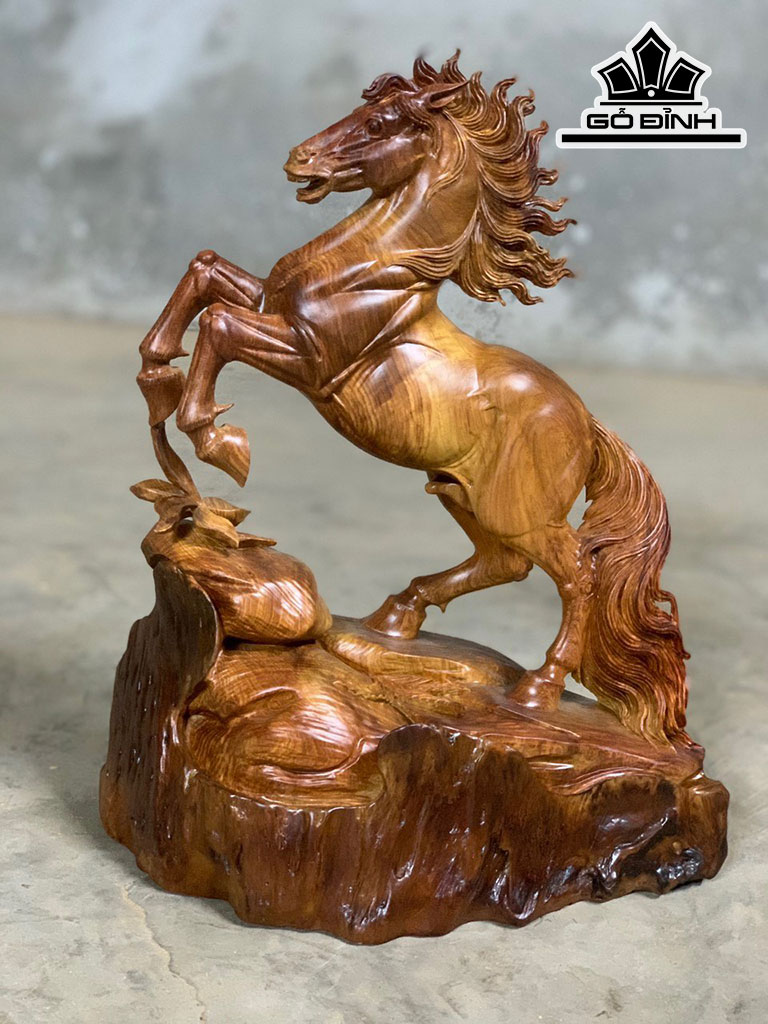 Tượng Ngựa Phong Thủy (Nhất Mã Phi Thiên) Gỗ Hương Cao 44 Ngang 34 Sâu 18 (cm)
