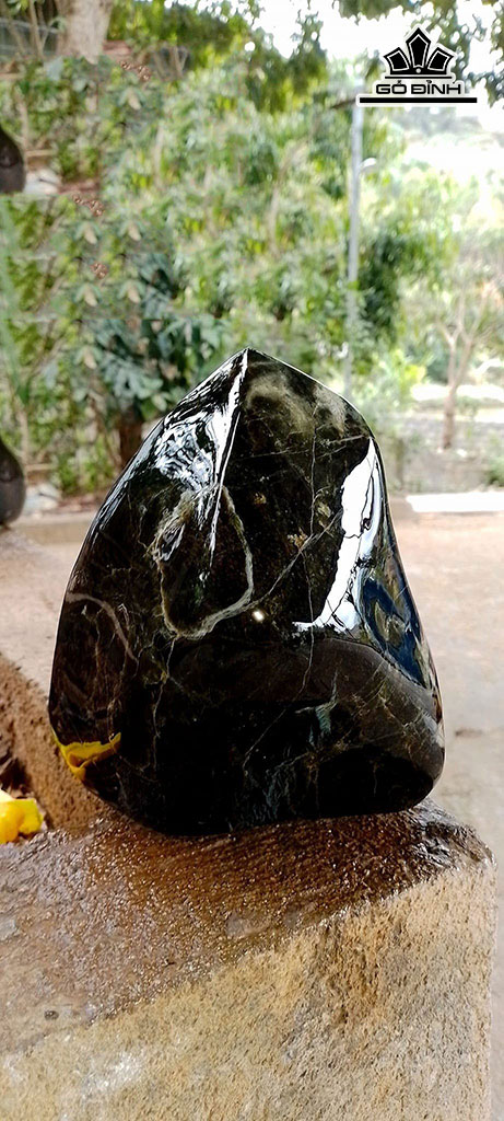 Tác Phẩm Đá Serpentine Cao 20 Ngang 17 (cm) 3,8kg