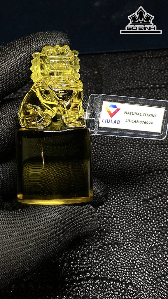Tác Phẩm Ấn Kỳ Lân Đá Thạch Anh Vàng Cao 68,86 Ngang 33,98 Sâu 23,81 (mm) 431,75cts