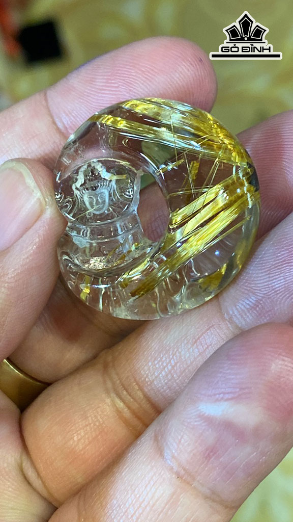 Mặt Dây Chuyền Quan Âm Tọa Nguyệt Đá Thạch Anh Tóc Vàng Cao 30,9 Ngang 30 Sâu 11,9 (mm) 13gr