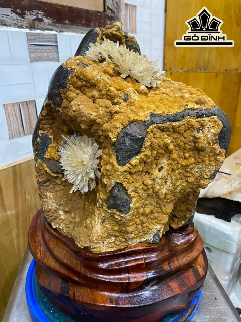 Tác Phẩm Đá Aragonit Cao 36 (cm) 17,6kg