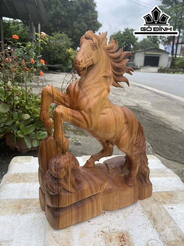 Tượng Ngựa Phong Thủy (Nhất Mã Phi Thiên) Gỗ Ngọc Am Cao 40 Ngang 30 Sâu 12 (cm)