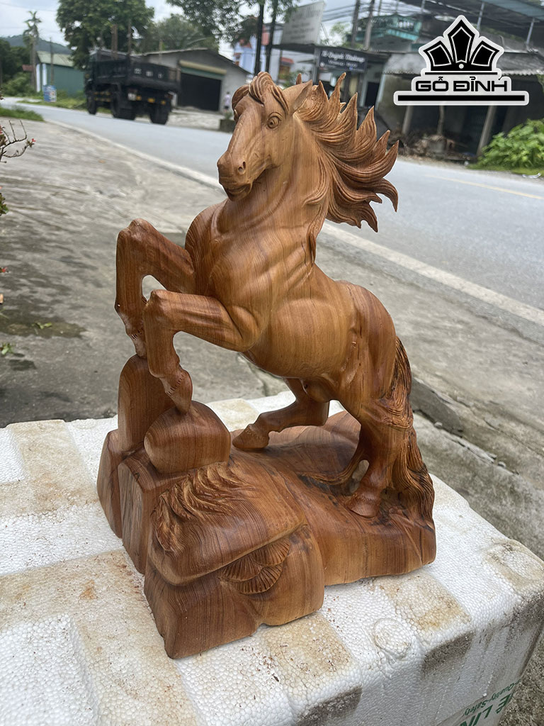 Tượng Ngựa Phong Thủy (Nhất Mã Phi Thiên) Gỗ Ngọc Am Cao 40 Ngang 30 Sâu 23 (cm)