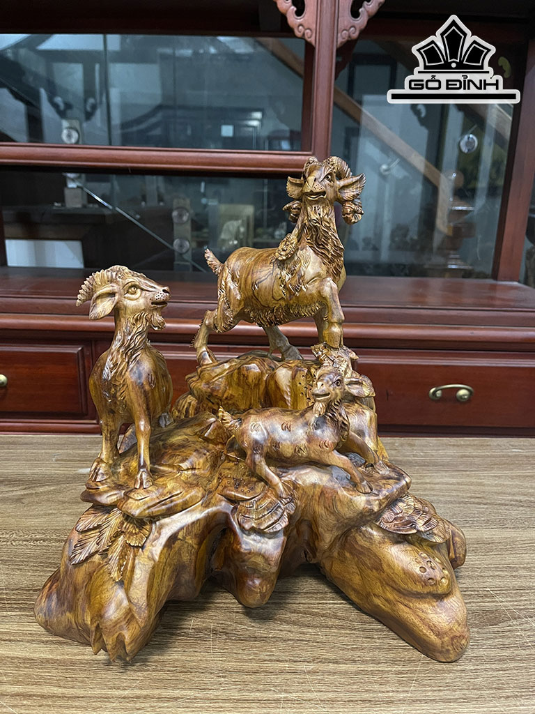 Tượng Tam Dương Khai Thái Gỗ Sưa Cao 35 Ngang 35 Sâu 33 (cm)