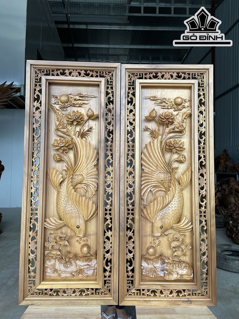 Tranh Lý Ngư Vọng Nguyệt Gỗ Bách Xanh Cao 128 Ngang 50 Sâu 7 (cm)