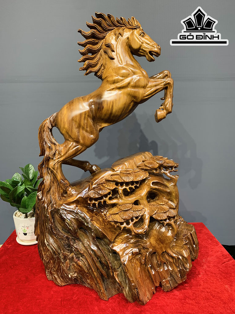 Tượng Ngựa Phong Thủy (Nhất Mã Phi Thiên) Gỗ Bách Xanh Cao 66 Ngang 43 Sâu 24 (cm)