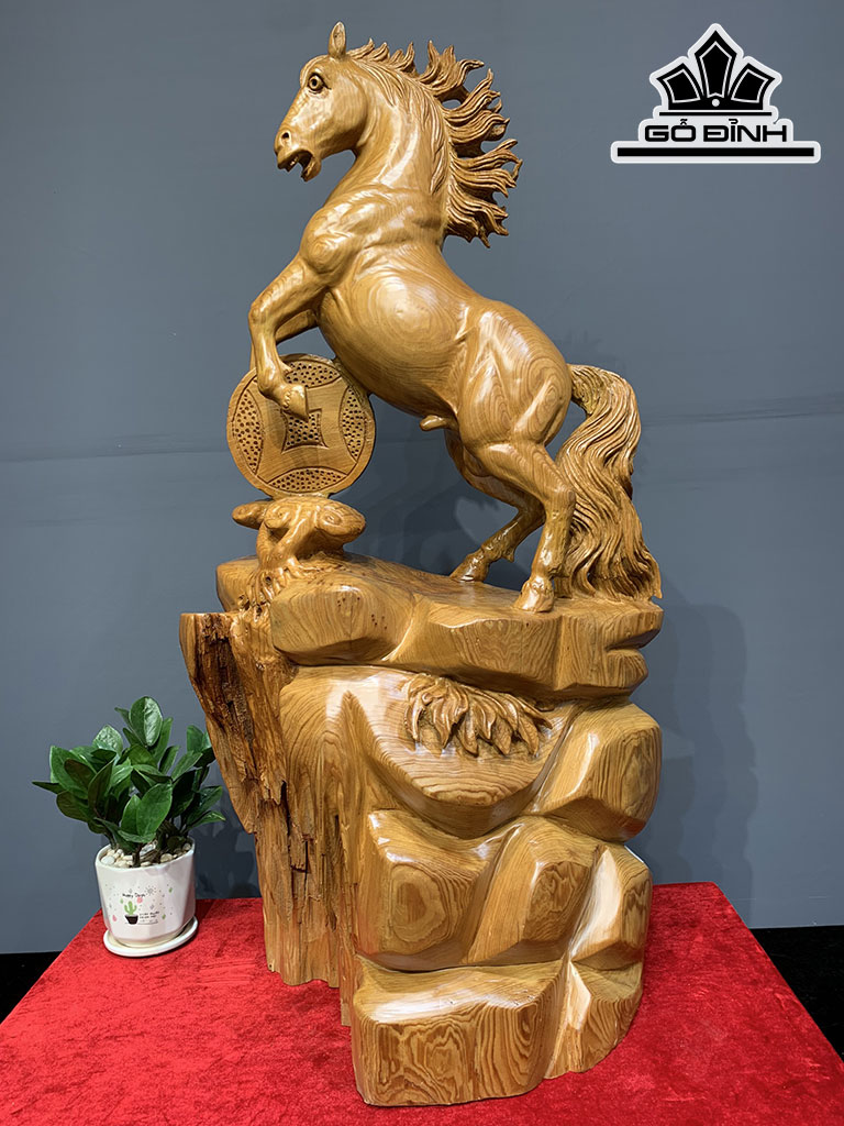 Tượng Ngựa Phong Thủy (Nhất Mã Phi Thiên) Gỗ Ngọc Am Cao 89 Ngang 41 Sâu 28 (cm)