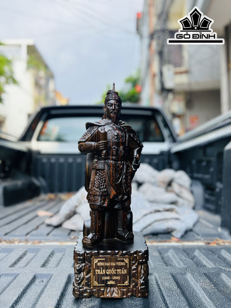 Tượng Trần Quốc Tuấn Gỗ Mun Hoa Cao 50 Ngang 18 Sâu 16 (cm)