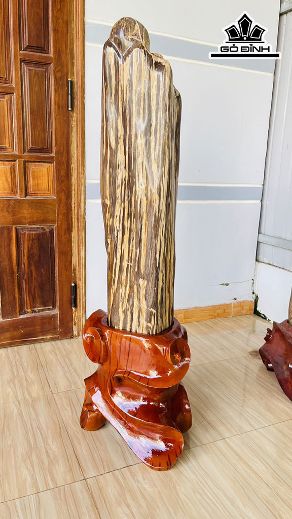 Tác Phẩm Gỗ Hóa Thạch Cao 132 Ngang 23 (cm) 65kg
