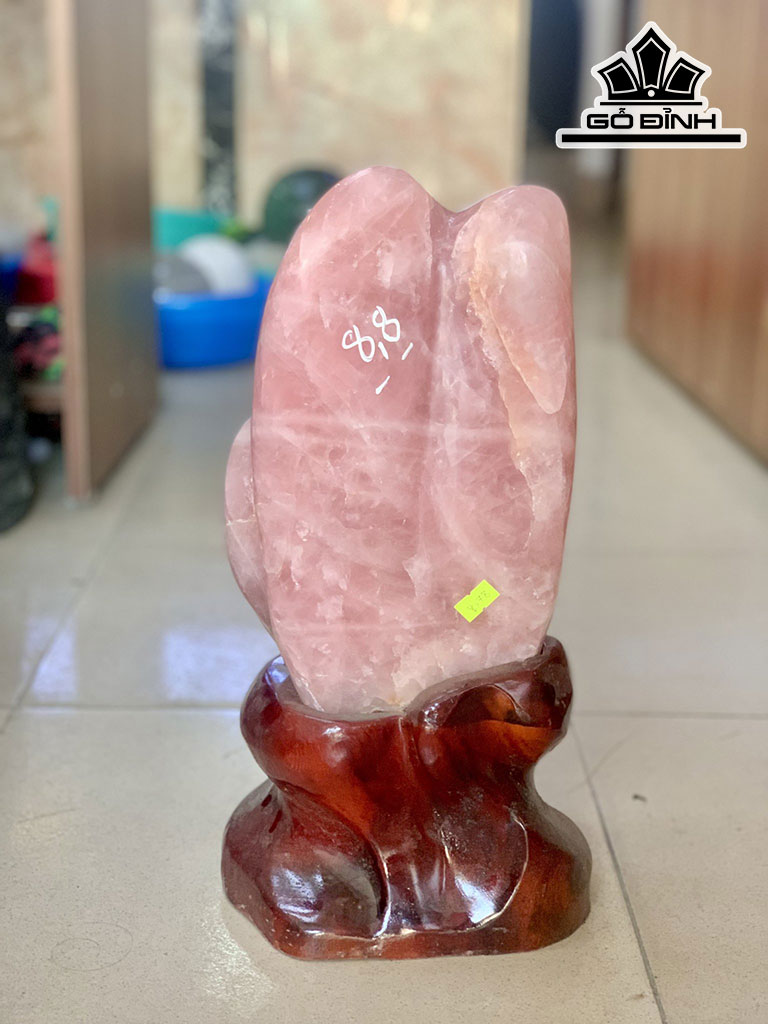 Tác Phẩm Đá Thạch Anh Hồng Cao 40 Ngang 16 (cm) 8,78kg