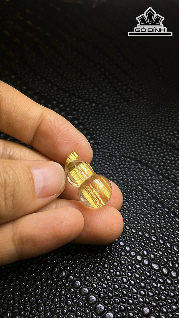 Mặt Dây Chuyền Hồ Lô Đá Thạch Anh Tóc Vàng Cao 20,8 Ngang 11,2 Sâu 10,2 (mm) 2,7gr