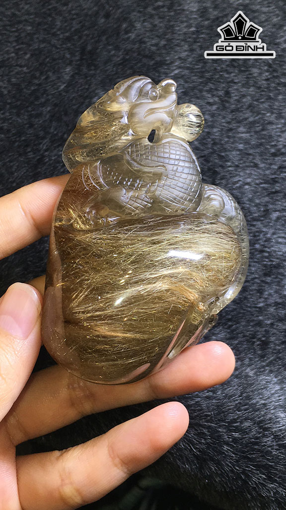 Tác Phẩm Đá Thạch Anh Tóc Vàng Cao 76 Ngang 52,9 Sâu 32,5 (mm) 147,7gr