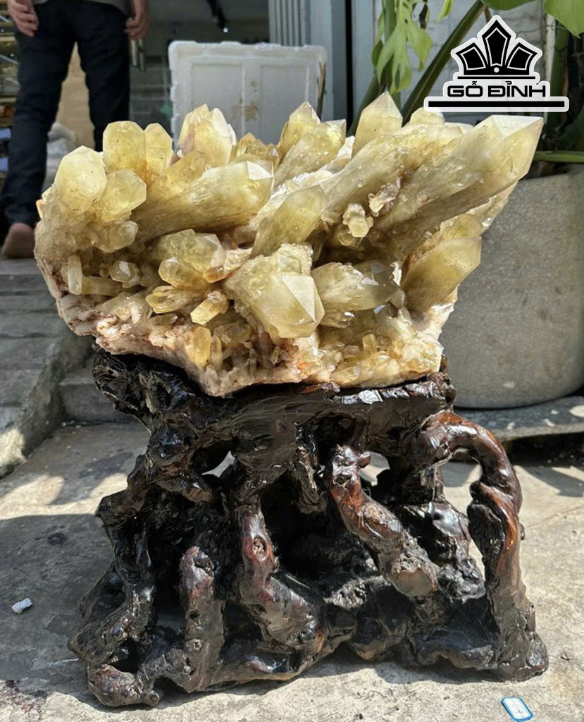 Tác Phẩm Đá Thạch Anh Vàng Cao 55 Ngang 50 (cm) 39,95kg