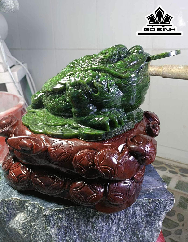 Tác Phẩm Thiềm Thừ Đá Ngọc Bích (Nephrite Jade) Cao 19 Ngang 17 Sâu 12 (cm)