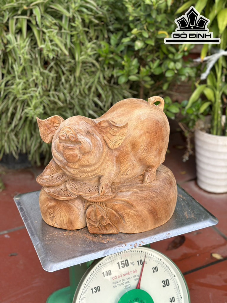 Tượng Heo Phong Thủy Gỗ Ngọc Am Cao 28 Ngang 34 Sâu 23 (cm)