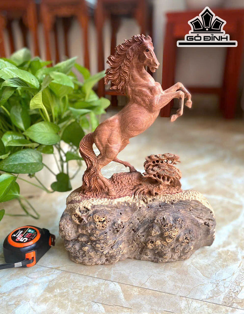 Tượng Ngựa Phong Thủy (Nhất Mã Phi Thiên) Gỗ Hương Cao 35 Ngang 25 Sâu 10 (cm)