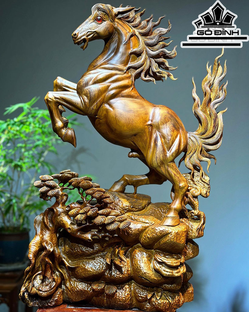 Tượng Ngựa Phong Thủy (Nhất Mã Phi Thiên) Gỗ Hương Cao 67 Ngang 39 Sâu 24 (cm)