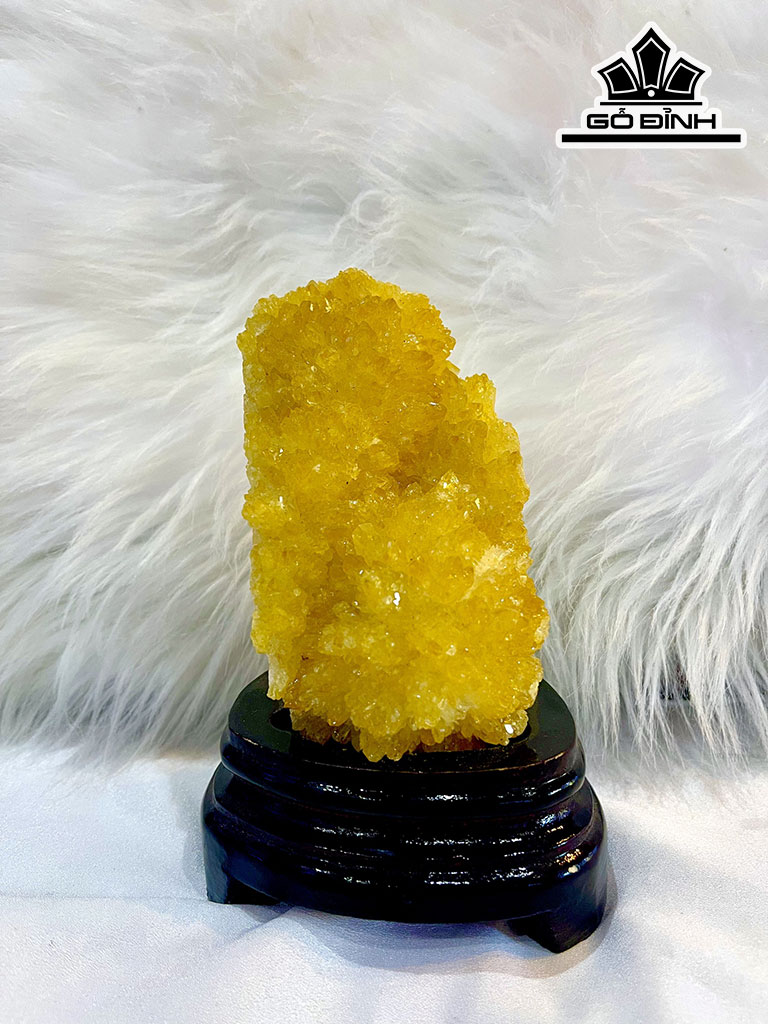 Tác Phẩm Mầm Tinh Thể Đá Thạch Anh Vàng Cao 15 (cm)