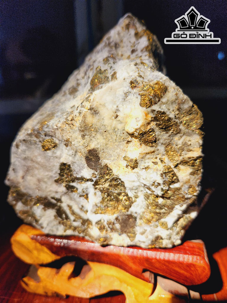 Tác Phẩm Đá Pyrite Cao 19 Ngang 14 (cm) 2,6kg