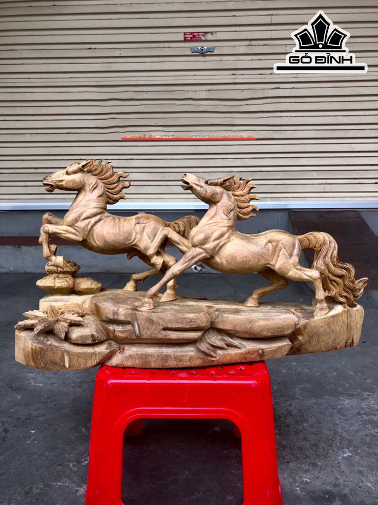 Tượng Song Mã Uyên Ương Gỗ Bách Xanh Cao 29 Ngang 50 Sâu 20 (cm)
