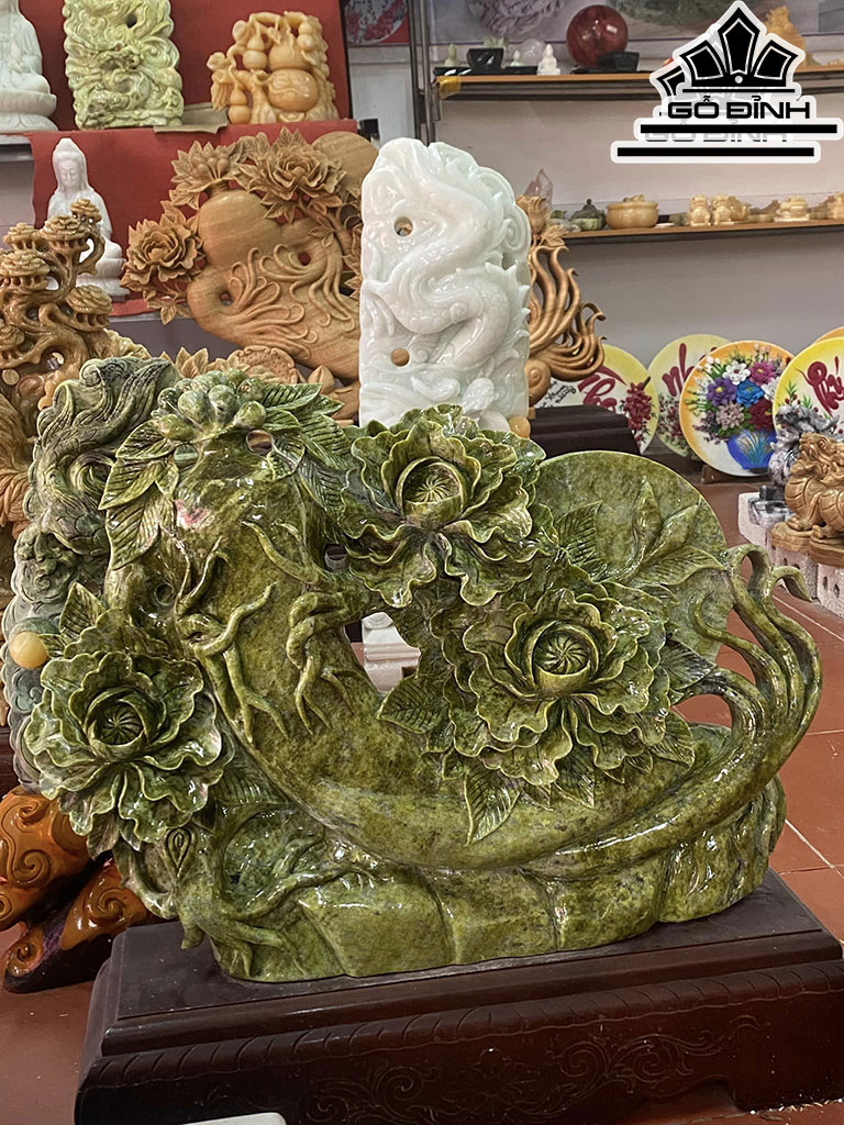 Tác Phẩm Nhân Sâm Đá Serpentine Cao 68 Ngang 70 (cm)