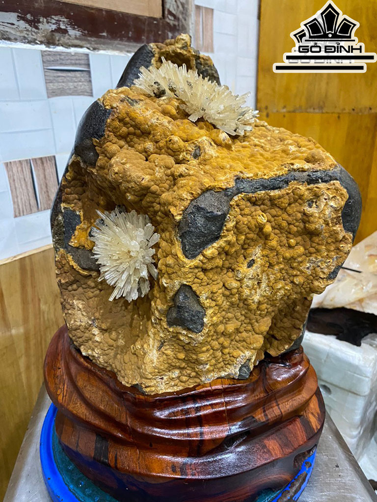 Tác Phẩm Đá Aragonit Cao 36 (cm) 17,6kg