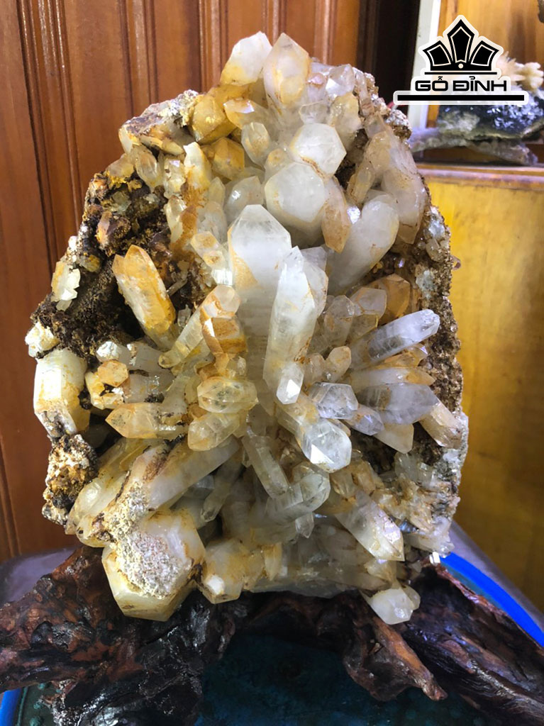 Tác Phẩm Đá Thạch Anh Trắng Cao 28 (cm) 3,8kg