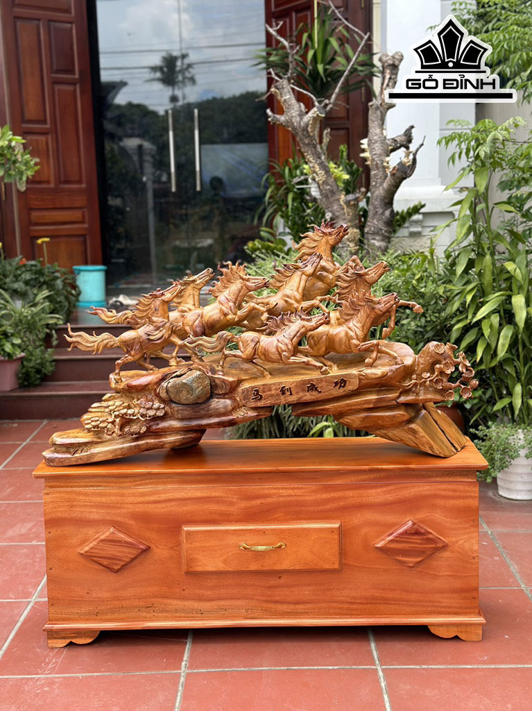 Tượng Bát Mã Gỗ Hương Cao 66 Ngang 118 Sâu 35 (cm)