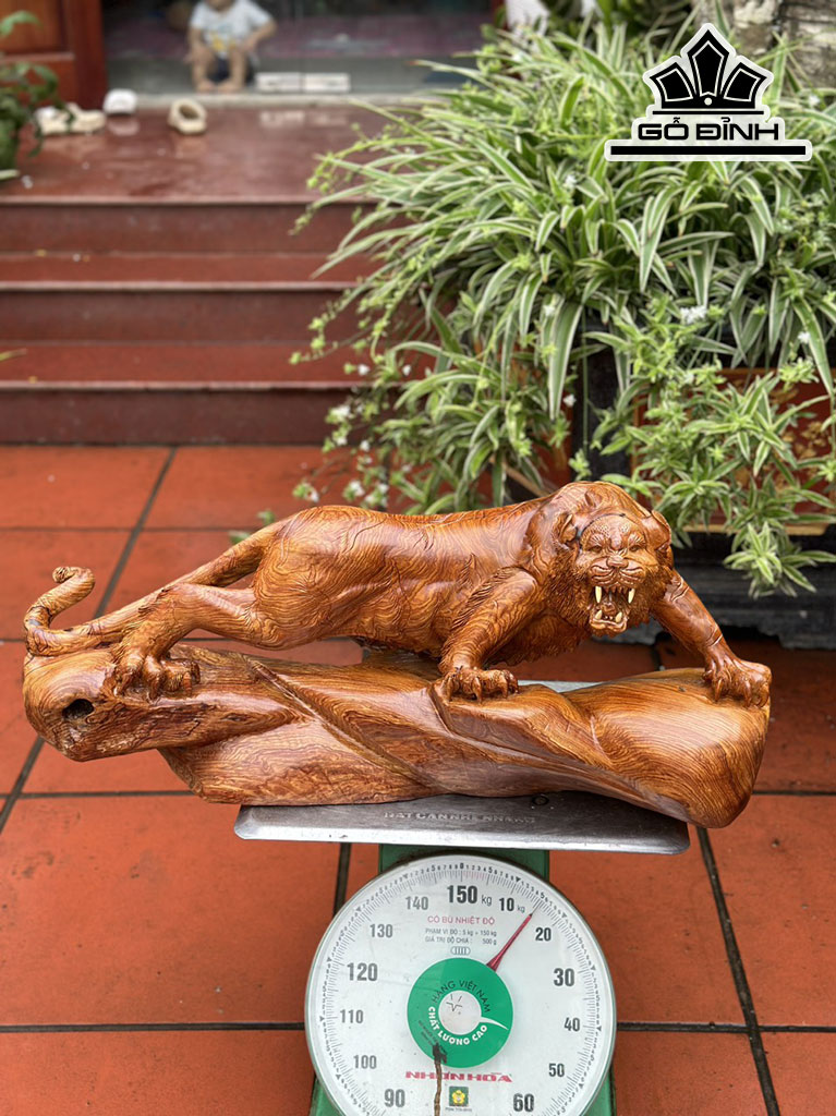 Tượng Hổ Phong Thủy Gỗ Cẩm Cao 33 Ngang 76 Sâu 25 (cm)