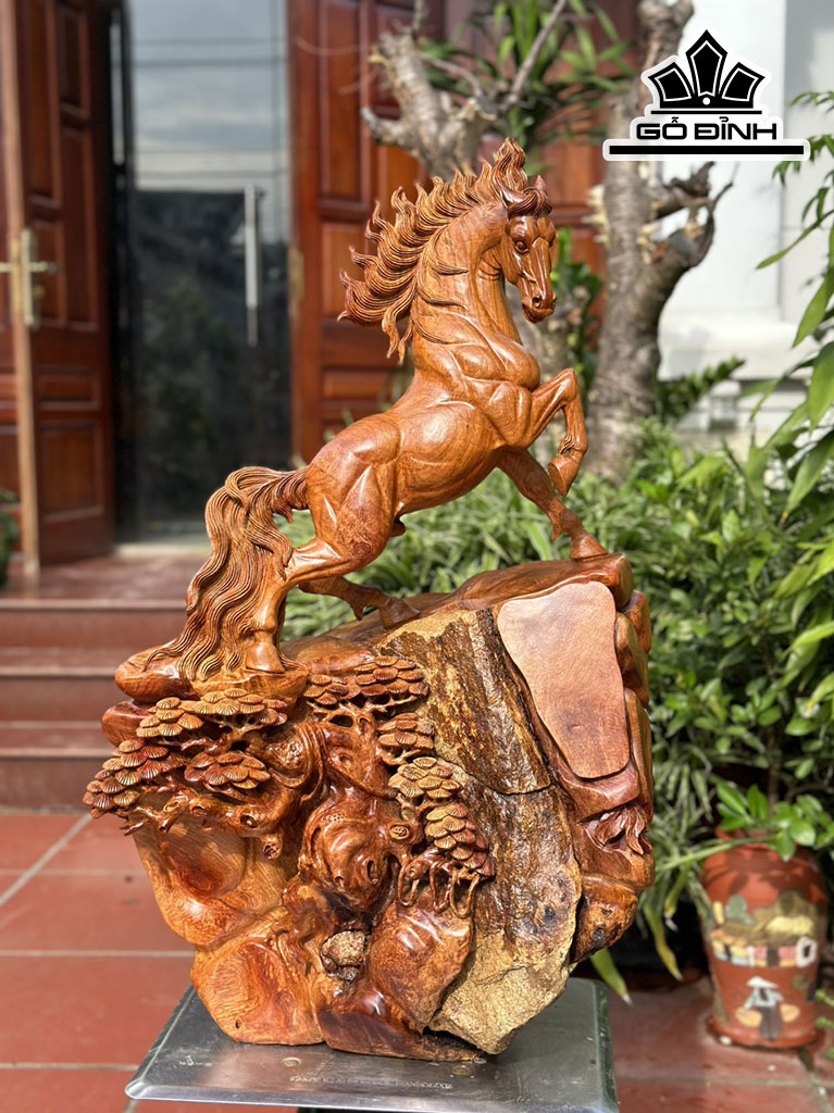 Tượng Ngựa Phong Thủy (Nhất Mã Phi Thiên) Gỗ Hương Cao 88 Ngang 58 Sâu 36 (cm)
