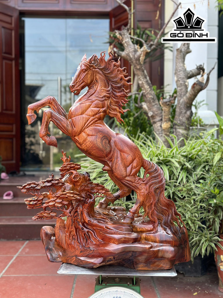 Tượng Ngựa Phong Thủy (Nhất Mã Phi Thiên) Gỗ Hương Cao 89 Ngang 73 Sâu 32 (cm)