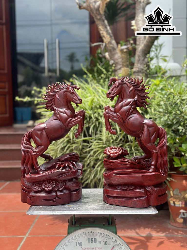 Tượng Ngựa Phong Thủy Gỗ Tử Đàn Cao 46 Ngang 25 Sâu 22 (cm)