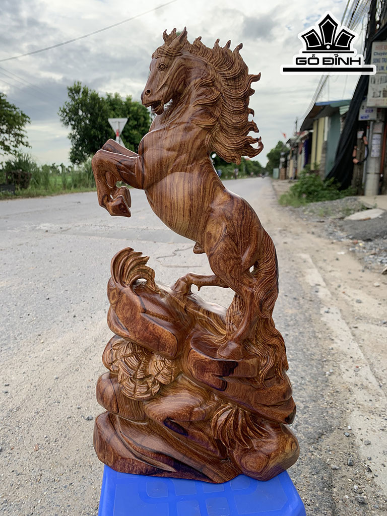 Tượng Ngựa Phong Thủy (Nhất Mã Phi Thiên) Gỗ Cẩm Cao 48 Ngang 25 Sâu 11 (cm)