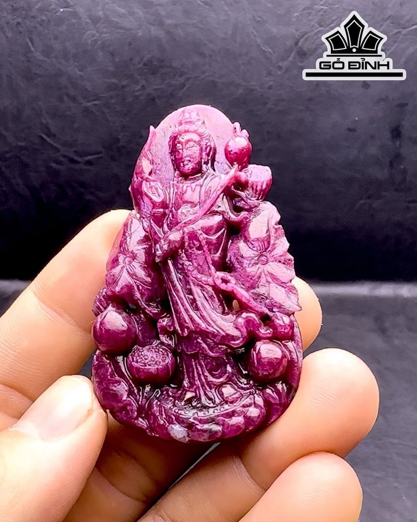 Mặt Dây Chuyền Quan Âm Đá Ruby Cao 66 Ngang 42 Sâu 12,2 (mm) 220,6cts