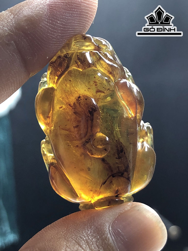 Mặt Dây Chuyền Tỳ Hưu Đá Hổ Phách Cao 38,6 Ngang 26 Sâu 19 (mm) 9,8gr