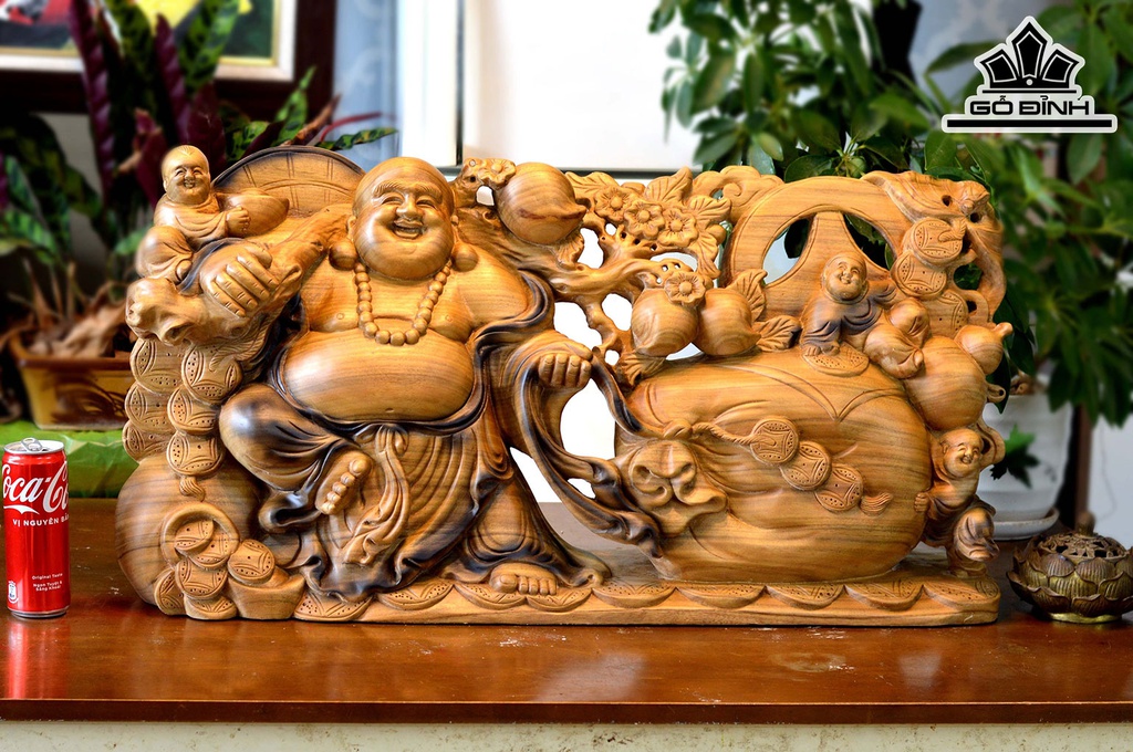 Tượng Phật Di Lặc Kéo Bao Tiền Gỗ Xá Xị Cao 39 Ngang 80 Sâu 13 (cm)