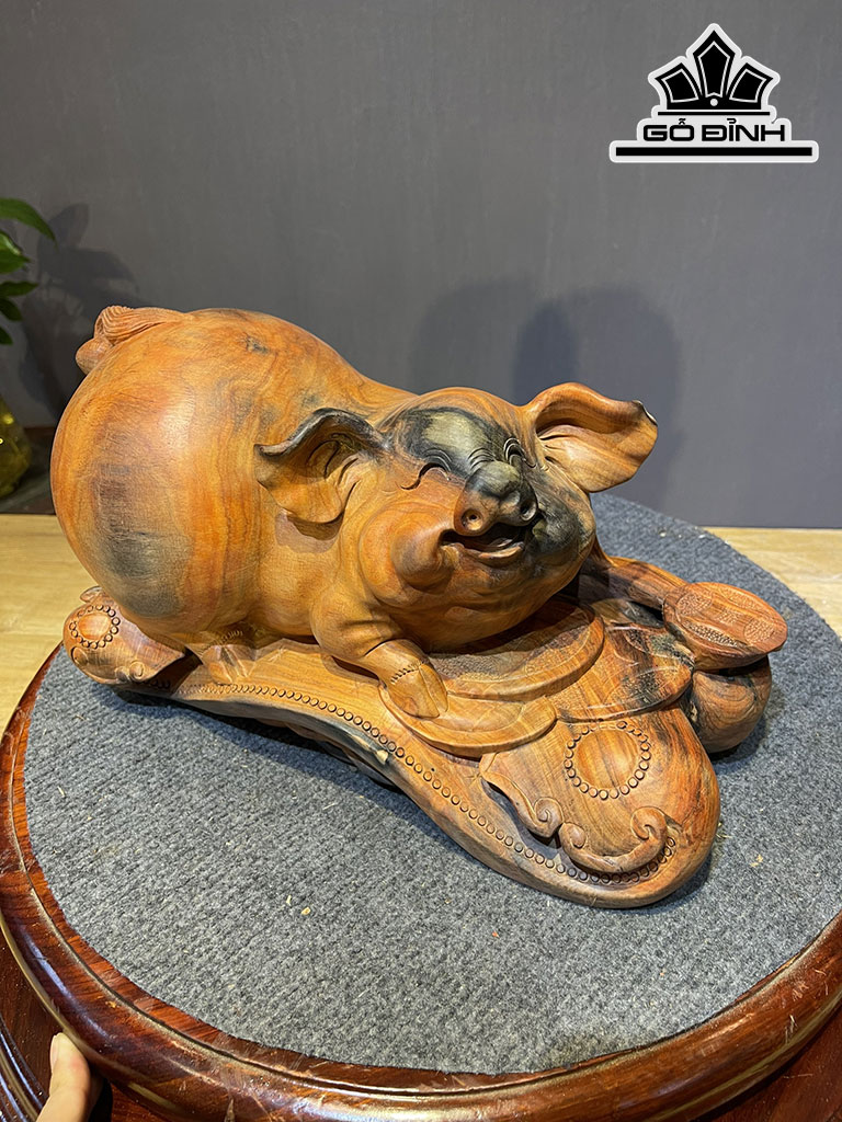 Tượng Heo Gỗ Bách Xanh Cao 19 Ngang 32 Sâu 16 (cm)