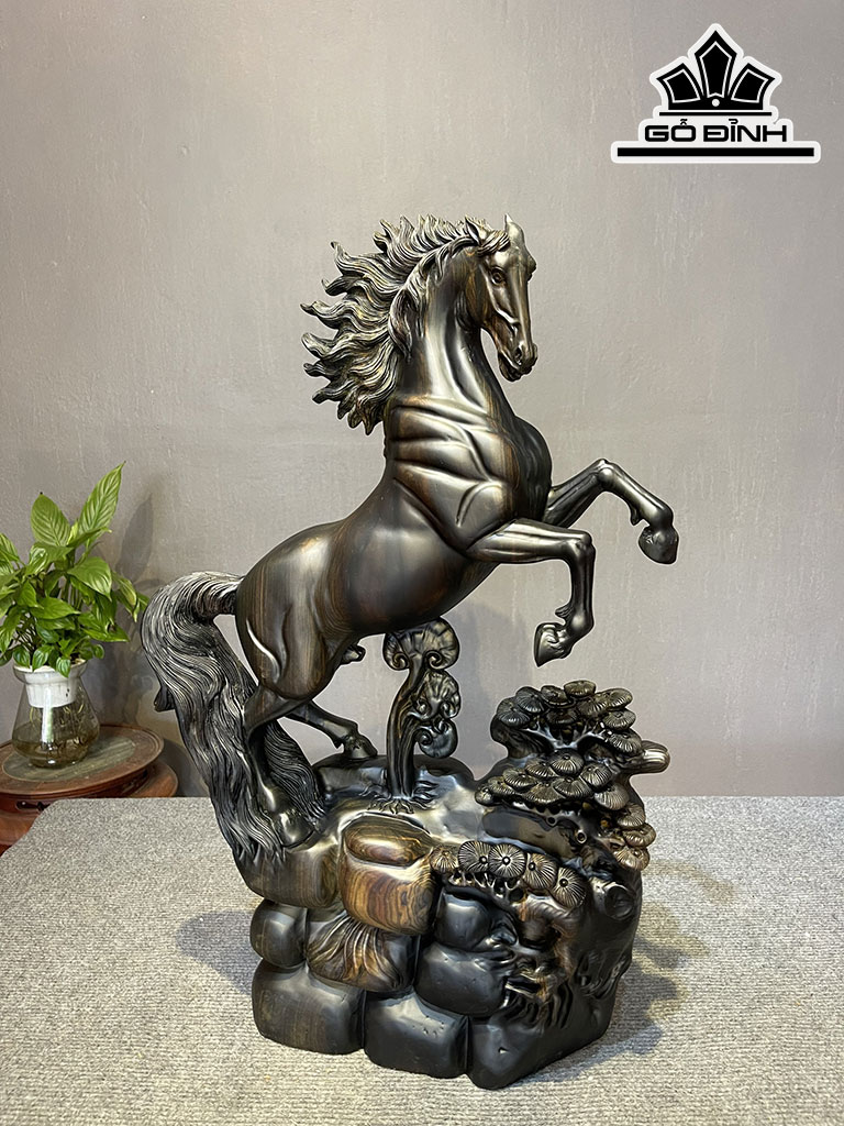 Tượng Ngựa Phong Thủy Gỗ Mun Hoa Cao 62 Ngang 40 Sâu 11 (cm)