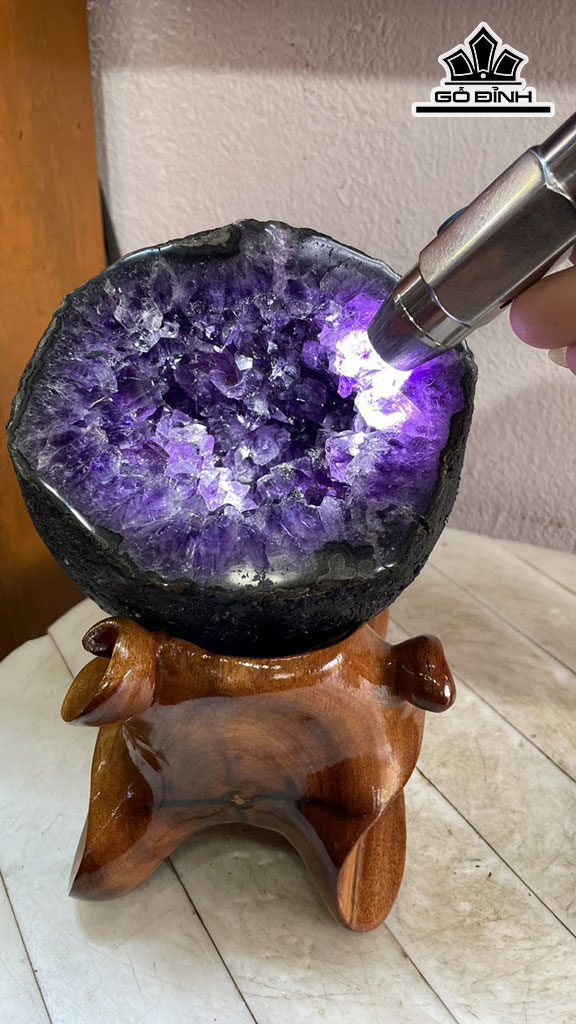 Tinh Thể Đá Thạch Anh Tím Cao 20 Ngang 13 Sâu 15 (cm) 4,4kg