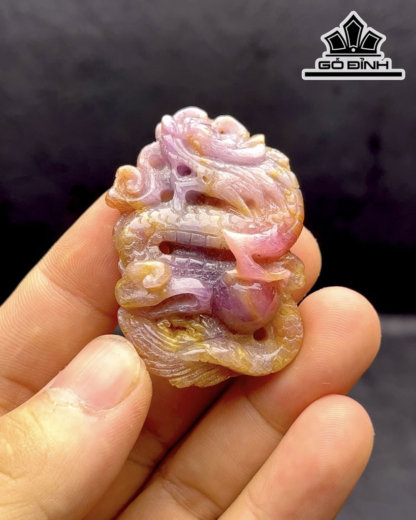 Mặt Dây Chuyền Thần Long Đá Sapphire Cao 52 Ngang 34,5 Sâu 15,7 (mm) 203cts