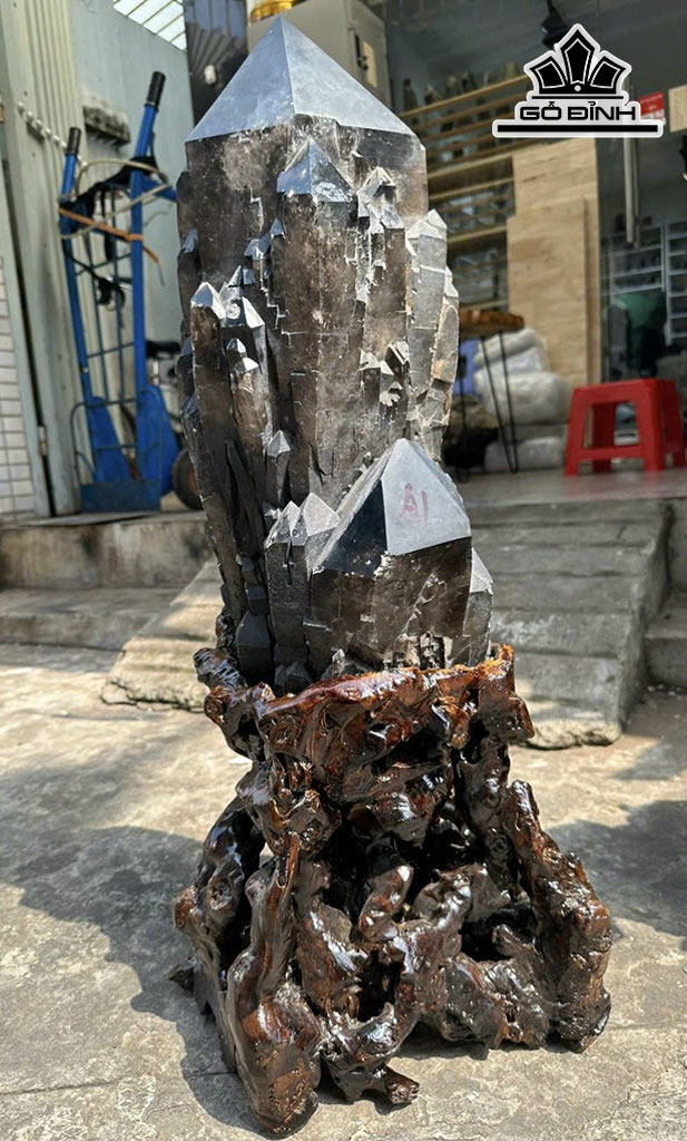 Trụ Đá Thạch Anh Đen Cao 75 (cm) 25kg