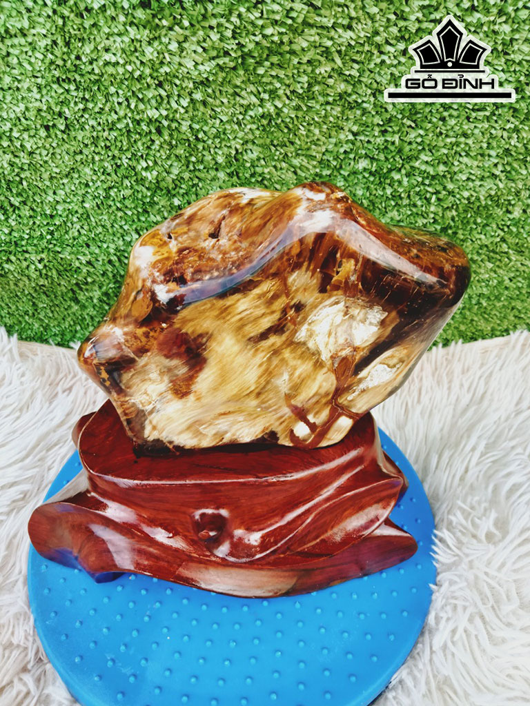 Tác Phẩm Gỗ Hóa Ngọc Cao 22 Ngang 16 (cm) 2,8kg