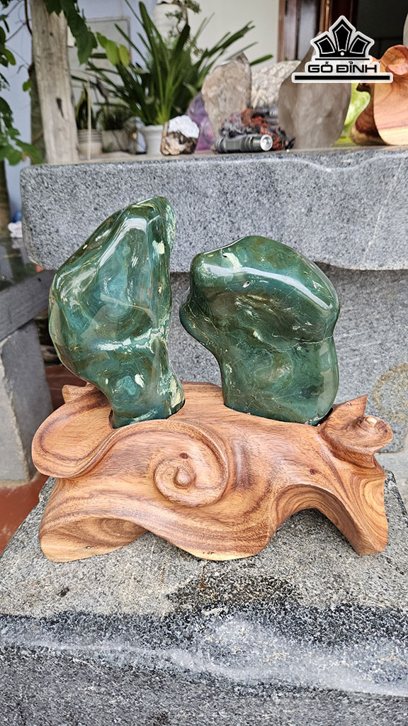 Tác Phẩm Đá Canxedon Cao 30 Ngang 20 (cm) 5kg