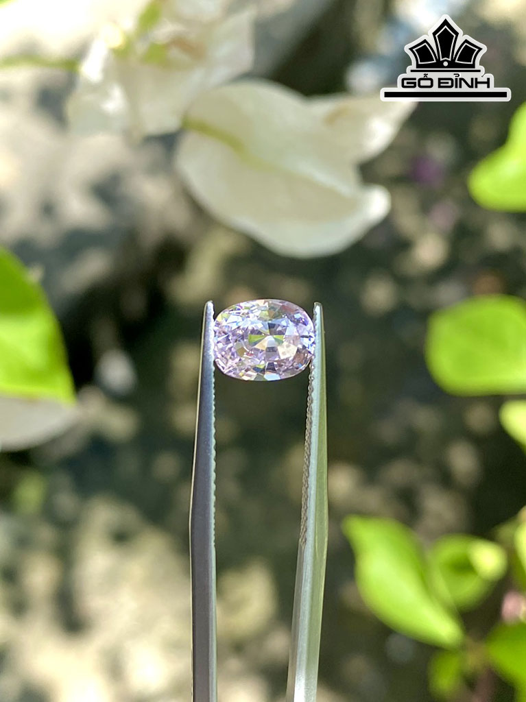 Viên Ngọc Đá Spinel Cao 7,9 Ngang 6,2 Sâu 4,5 (mm) 1,65cts