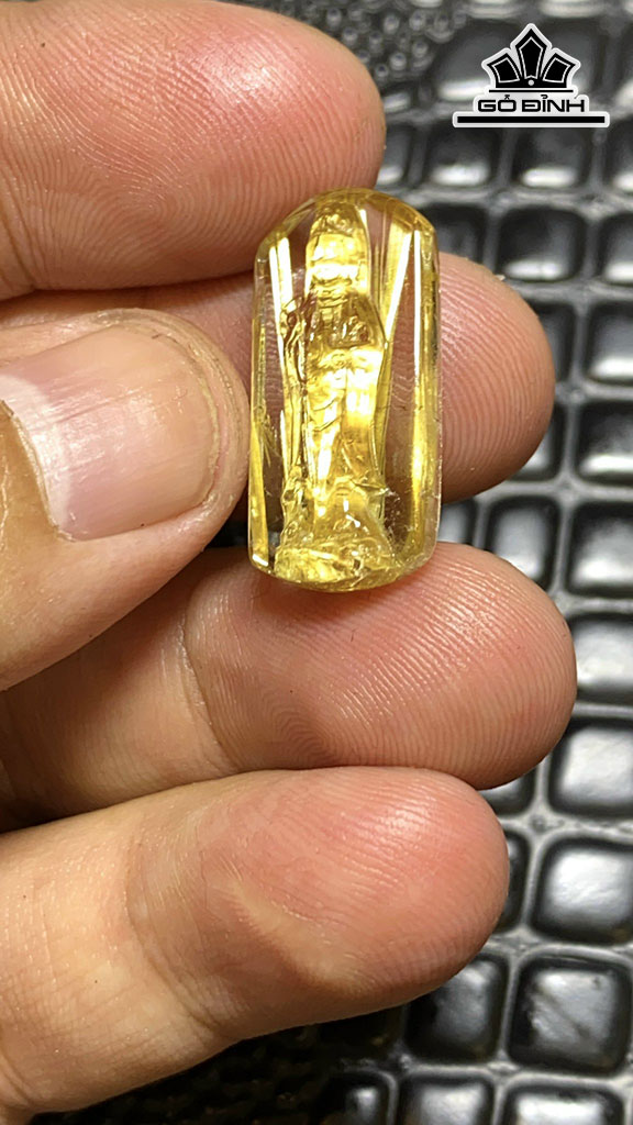 Mặt Dây Chuyền Quan Âm Đá Thạch Anh Tóc Vàng Cao 23,9 Ngang 11,3 Sâu 6,8 (mm) 3,2gr